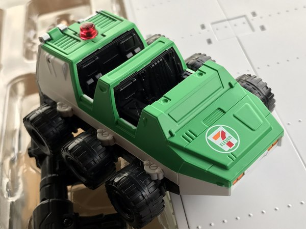 MP 711 Convoy 7 Eleven Version In Hand Pictures Of Latest MP 10 Optimus Variant 04 (4 of 13)